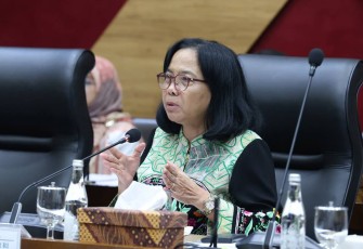 Wakil Ketua Komisi X DPR RI MY Esti Wijayati dalam Rapat Kerja dengan Mendiktisaintek RI di Gedung DPR, Jakarta, Senin (21/9/2026)