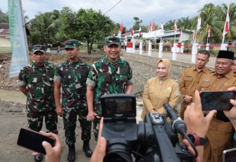 Pangdam I/BB Tinjau Jembatan Aramco yang  selesai Dibangun di Desa Sei Litur Kab Langkat