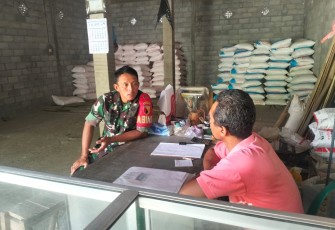 Pengecekan ketersediaan pupuk di wilayah desa binaan 
