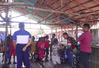 Babinsa Koramil Mapurujaya Motivasi Anak-Anak Dalam Meraih Cita-Cita