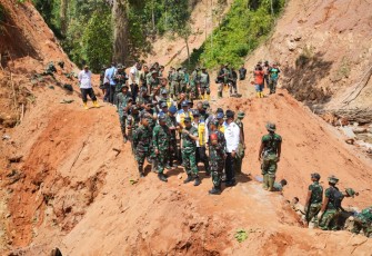 Kepala Staf Umum (Kasum) TNI Letjen TNI Richard Tampubolon selaku Wakil Ketua Satgas Percepatan Rehabilitasi dan Rekonstruksi (PRR) Pascabencana Wilayah Sumatera saat melaksanakan kunjungan di tiga kabupaten di Sumatera Utara pada Rabu (28/1/2026)