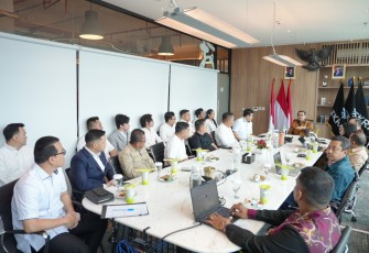 Menteri Ekonomi Kreatif, Teuku Riefky Harsya, menerima audiensi Generasi Muda Pembaharu Indonesia (GEMPAR) di Kantor Kementerian Ekraf, Jakarta, Selasa (3/2/2026)