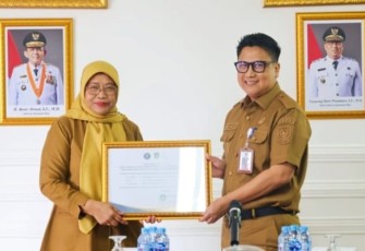 Diskominfo Kepri Serahkan Rekomendasi Integrasi TTE SIPANGKAS ke BKAD