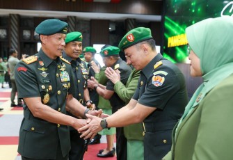 Pangkostrad Letjen TNI Mohammad Fadjar 