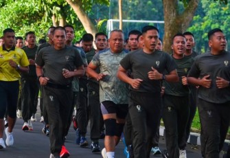 Lari bersama prajurit di Madivif 1 Kostrad Cilodong 