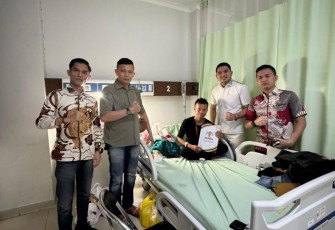 Law Firm Ratakan & Partners saat menjenguk korban 