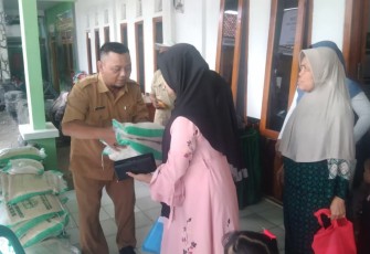 Bantuan sembako Dinas Ketahanan Pangan
