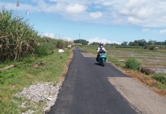 DPUBM Kabupaten Malang Perbaiki Jalan Berlubang di Desa Bantur