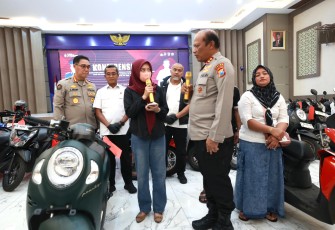 Polda Jatim Kembalikan Motor Korban Curanmor dan Begal Tanpa Biaya