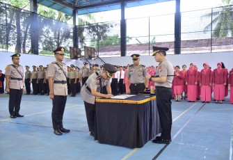 Kapolda Gorontalo, Irjen Pol. Drs. Widodo, S.H., M.H., memimpin langsung upacara Serah Terima Jabatan (Sertijab) sejumlah pejabat utama di lingkungan Polda Gorontalo