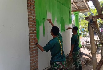 Pengecatan RTLH bapak Suyitno