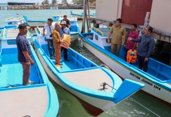 Pemerintah Daerah kabupaten Bintan Serahkan 11 Unit Sarana Penangkapan Ikan kepada Kelompok Nelayan