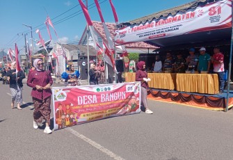 TNI-Polri Kawal Pawai Seni PAUD Sambut HUT Ke-81 RI di Munjungan