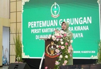 Ketua Persit Koorcab Rem 081 Ny. Frieda Untoro
