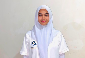 Murid angkatan pertama Sekolah Nasional Terintegrasi (SNT) 09 Gowa, Afni 