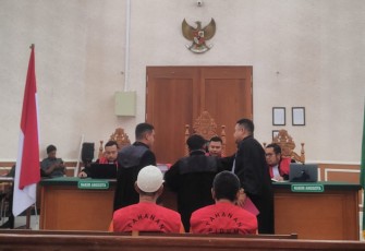 Persidangan perkara dugaan penggunaan surat palsu dengan terdakwa Zairan dan Bambang Suryadi kembali bergulir di Pengadilan Negeri Tanjung Balai Karimun, Rabu (12/8/2026)
