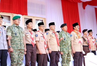 Gubernur Kepri Ansar Ahmad memimpin upacara Hari Pramuka ke-65 Tahun 2026 di Halaman Gedung Daerah Provinsi Kepri, Jumat (14/8)