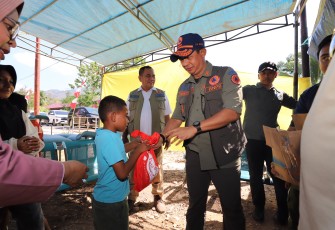 Kepala Badan Nasional Penanggulangan Bencana (BNPB) Letjen TNI Dr. Suharyanto, S.Sos., M.M. mengunjungi Kabupaten Ngada dan Nagekeo, Nusa Tenggara Timur, pada Selasa (18/8)