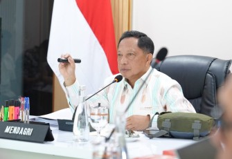 Menteri Dalam Negeri (Mendagri) Muhammad Tito Karnavian selaku Ketua Satuan Tugas (Kasatgas) Percepatan Rehabilitasi dan Rekonstruksi (PRR) Pascabencana Sumatera