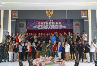 Sinergi TNI bersama awak media di Madiun