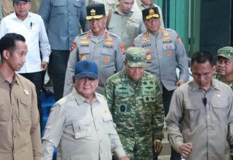 Presiden Republik Indonesia Prabowo Subianto yang hari ini turun langsung ke Kalimantan untuk memastikan penanganan karhutla berjalan cepat, terpadu dan efektif