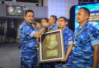 Sathar 21 Depohar 20 Raih Safety Awards Kasau
