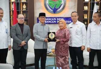Menteri Desa dan Pembangunan Daerah Tertinggal (Mendes PDT) Yandri Susanto menerima audiensi Wakil Bupati Malang Lathifah Shohib di ruang kerjanya, Selasa (8/9/2026)