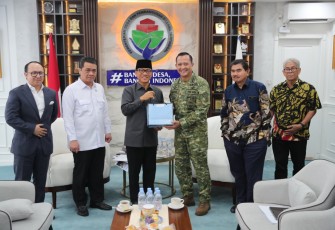 Menteri Desa dan Pembangunan Daerah Tertinggal (Mendes PDT) Yandri Susanto bersama Wakil Menteri (Wamendes PDT) Ahmad Riza Patria, menerima audiensi Panglima Kopassus, Letjen TNI Djon Afriandi di ruang kerja
