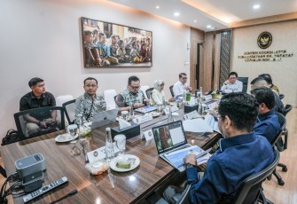 Menteri Ekonomi Kreatif/Kepala Badan Ekonomi Kreatif (Ekraf) Teuku Riefky Harsya, beraudiensi dengan Menteri Koordinator Bidang Pemberdayaan Manusia (Menko PM), Muhaimin Iskandar di Kantor Kemenko PMK, Jakarta, Kamis (10/9/2026)