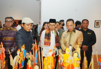 Kapolri Hadiri Pembukaan Pameran Nasirun “Bersimpuh di Kaki Para Guru” di Galeri Nasional Indonesia