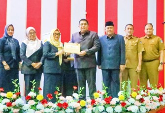 Rapat Paripurna : Bupati Bintan Roby Sampaikan Ranperda Perubahan APBD 2026 dan APBD 2027