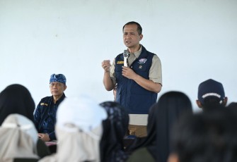 Menteri Transmigrasi M. Iftitah Sulaiman Suryanagara