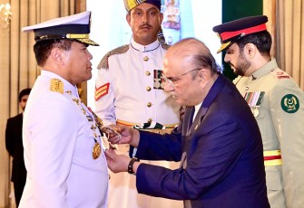 Kasal Menerima Anugerah Bintang Kehormatan dari Presiden Pakistan 