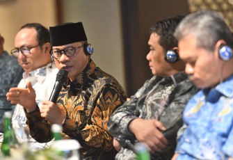 Mendes Yandri Susanto saat bertemu Regional Practice Director for People, East Asia and Pacific Luis Benveniste di Jakarta