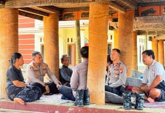Kapolres Toraja Utara Sambangi Rumah Duka Almarhum Aris Sanda, Korban Penembakan di Papua 