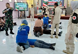 TNI Cetak Rekor MURI Lewat Pelatihan BHD Serentak, 150 Pelajar Madiun Terlibat