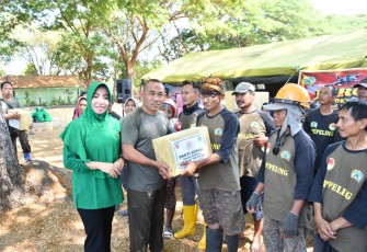 Peringati HUT ke 81 TNI, Kodim Ponorogo Adakan Baksos Kesehatan dan Bagi Bagi Sembako