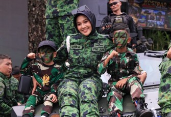 Antusiasme Masyarakat Banjiri Stan Kostrad di Hari Kedua TNI Fair 2026
