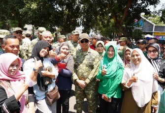Panglima TNI Jenderal TNI Agus Subiyanto menghadiri Bazar TNI Bersama Rakyat yang digelar Korem 072/Pamungkas