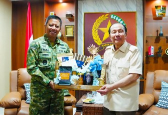 Kepala Staf Komando Pertahanan Udara Nasional (Kas Kohanudnas) Mayjen TNI Trias Wijanarko, S.I.P., M.H.I. beserta rombongan melaksanakan anjangsana kepada Jenderal (HOR) H.B.L. Mantiri 