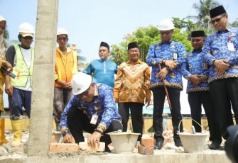 Revitalisasi SDN 009 Penyengat Dimulai, Lis: Anak-anak Berhak Mendapat Fasilitas Pendidikan yang Layak