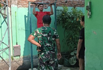 Latih jasmani calon pendaftar TNI