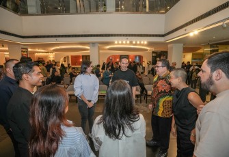 Wakil Menteri Ekonomi Kreatif/Wakil Kepala Badan Ekonomi Kreatif (Ekraf) Irene Umar berbincang bersama Seniman dan Pelaku Ekraf saat menghadiri pembukaan Indonesia Contemporary Art & Design (ICAD) 16 di grandkemang Hotel, Jakarta, Rabu (7/10/26)