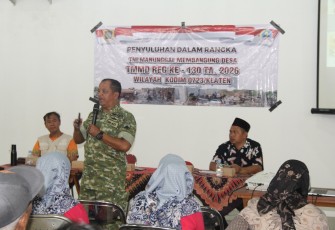 TMMD Reguler 130: Kapten Inf Winarya Tanamkan Semangat Cinta Tanah Air kepada Warga Desa Trucuk