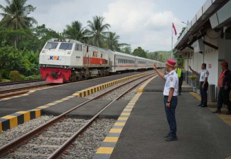 KAI Daop 2 Bandung Catat Ketepatan Waktu KA Berangkat 99,80% di Lebaran 2026