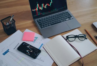 Menyusun Trading Plan Hari Minggu: Kunci Menghadapi Pembukaan Pasar Senin Pagi dengan Tenang
