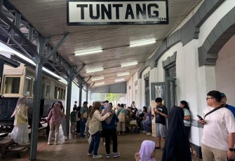 Pengunjung Ramai di Stasiun Tuntang