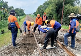 Ilustrasi Berita (KAI Daop 7 Madiun)