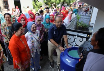 Sambut Hari Kartini, PAM JAYA dan TP PKK Bagi Toren Air Gratis kepada Para Ibu Pejuang Keluarga