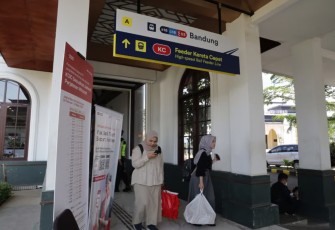 Stasiun Bandung Tingkatkan Pelayanan, Akses Penumpang KA Feeder Whoosh Dipusatkan ke Sisi Utara Stasiun